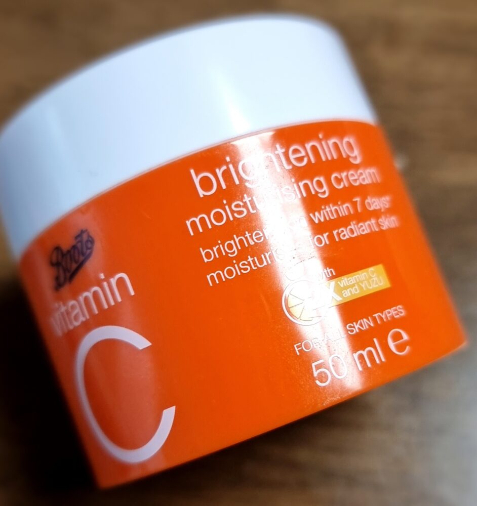 Boots vitaminC brightening moisturising cream